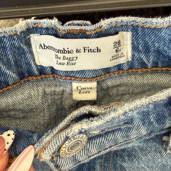 Abercrombie & Fitch The Baggy Low Rise Jeans - Picture 3 of 3